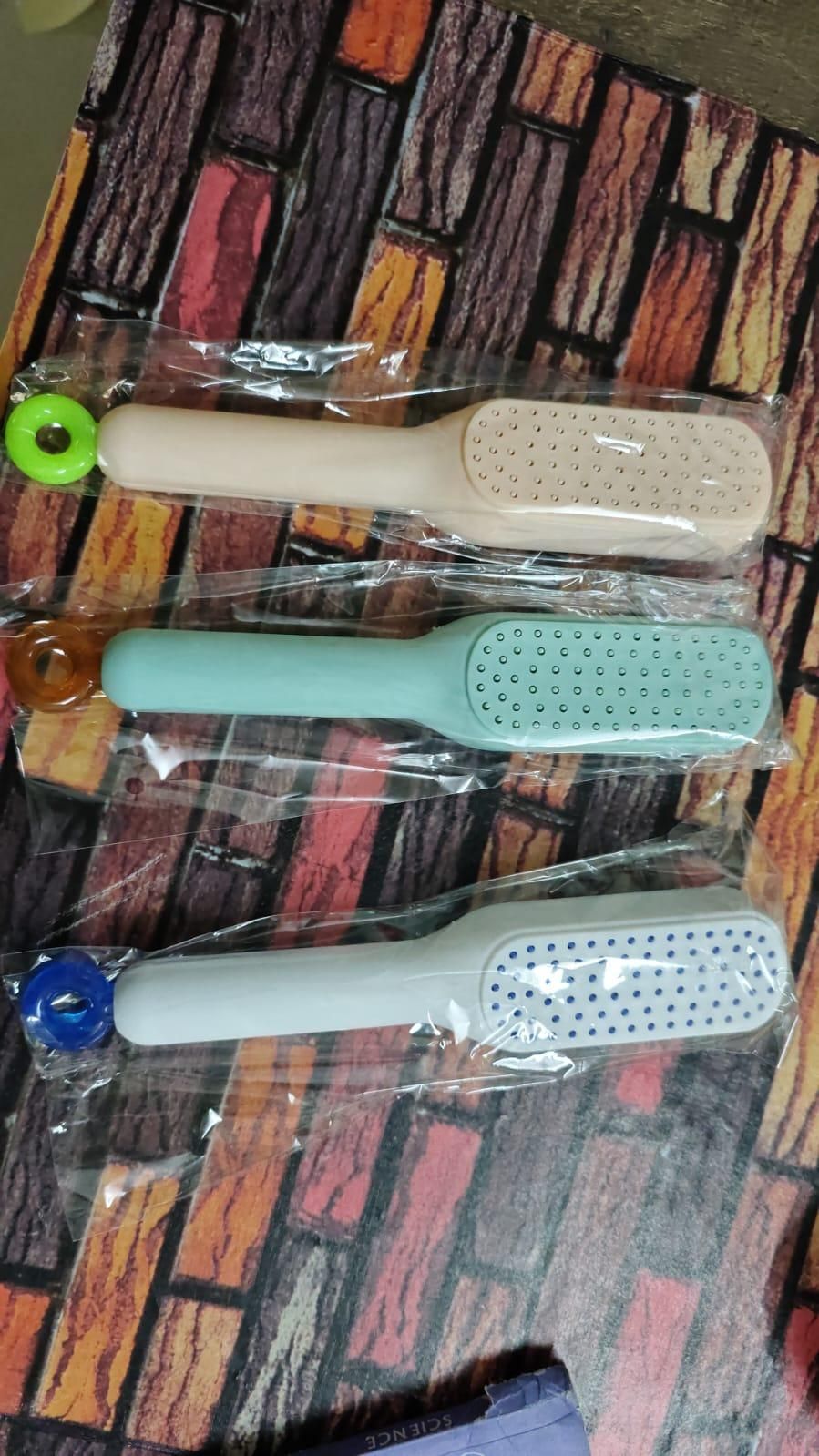 Self-cleaning Anti-static Massage Comb for Adults and Kids- Pack of 1 ra4xqa-dd