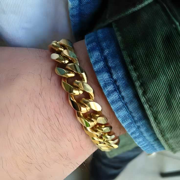 Gold Cuban Bracelet for Men | Stylish Jewelry at KalaKirtiHub - KalaKirtiHub