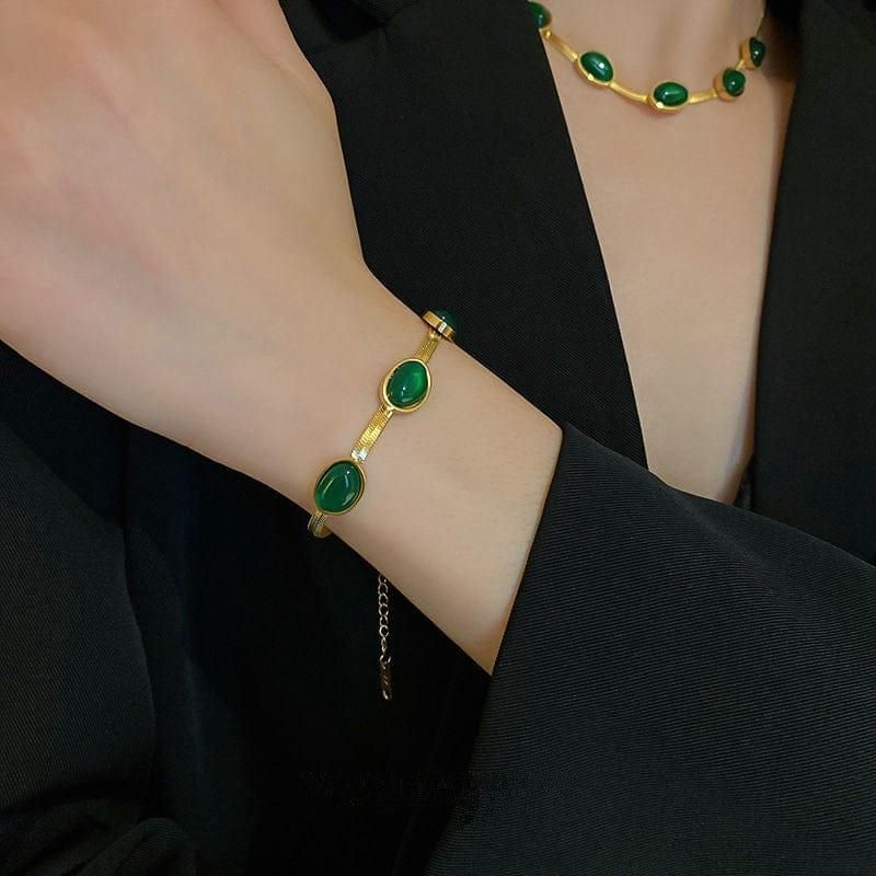 Oval Green Crystal Necklace & Bracelet Set – Elegant Jewelry - KalaKirtiHub