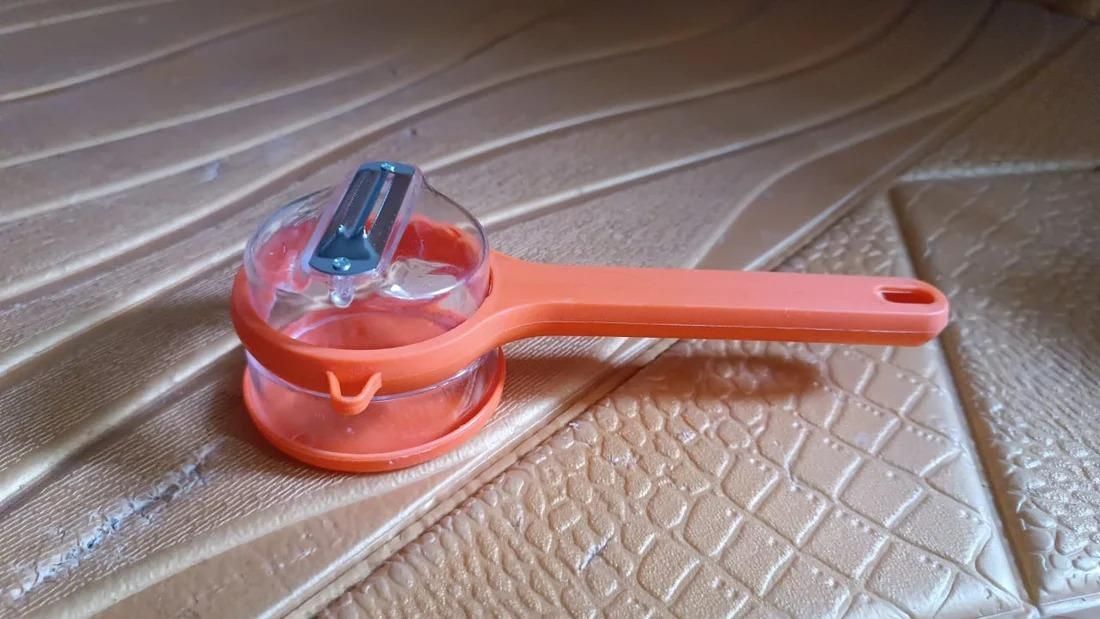 Peeler with Storage Box – Convenient Kitchen Tool - KalaKirtiHub